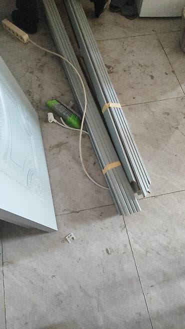 plastiq qapi: İki ədəd belə qapı var ölçüsü 2.05-- 0.76 çərçivəli təmiz öz ölçüsü — 2