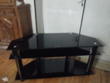 qatlanan masa: Künc Tv altlığı, Polkalı, Şüşəli — 2