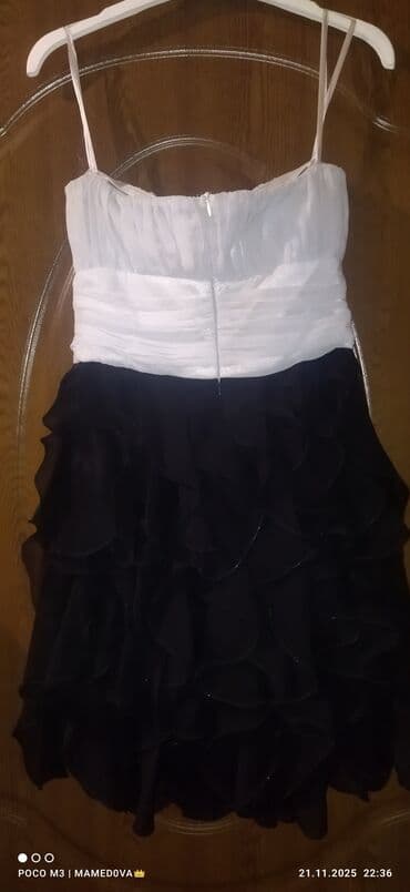 qısa donlar: Qısa ziyafət/libası. Sadəcə 1 dəfə geyinilib satışdadır. 38/M ölçüdür — 2