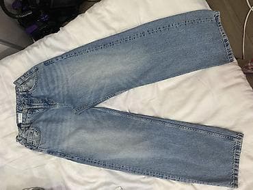 jeans salvar: Uşaq/yeniyetmə üçün klassik açıq mavi cins şalvar səliqəli geyinilib — 2