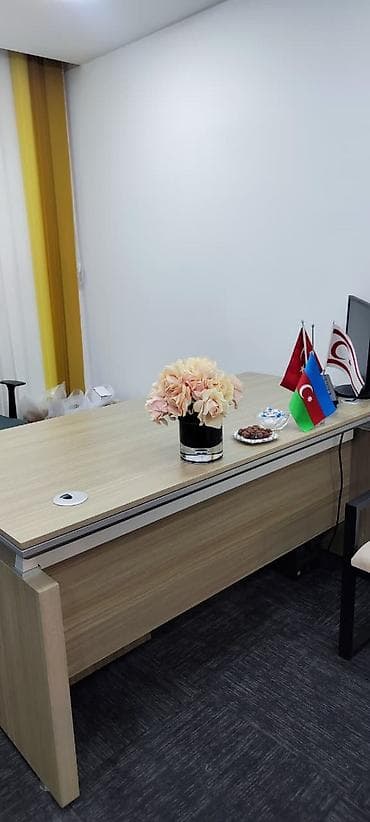 Ofis masaları: Müdir üçün, Künc masa — 2