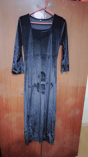 qadın kostyum modelleri 2023: Qadın geyim dəsti – 4 ədəd paltar 1) Qara məxmər paltar - Rəng: qara — 1