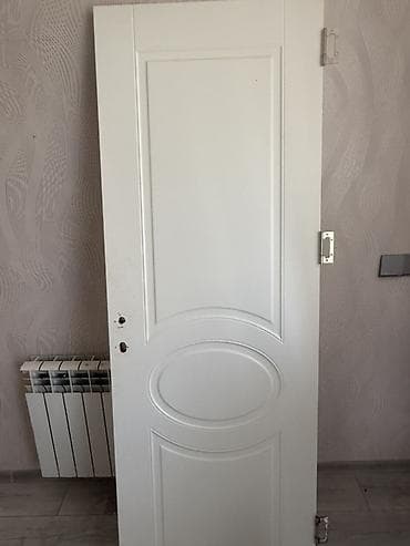 Ağ rəngdə daxili otaq qapısı - Material: MDF/taxta əsaslı, hamar — 1
