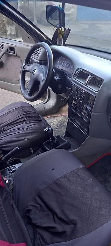 Opel Vectra A – salon və mühərrik görüntüləri - Kuzov: sedan (daxili