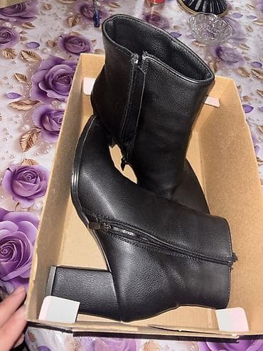 rezin botlar: Qadın botları – qara rəng - Model: dar burunlu, qısa ötkün (ankle — 3