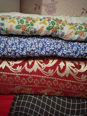 Покрывала: 2 döşək+ 2 yorğan.evdən təcili çıxarılmalı olduğu üçün dəyər dəyməzə — 2