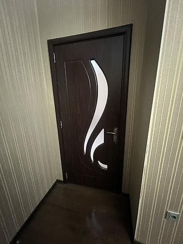 plastik qapi gence: 3 otaq, 2 sanuzel qapısı. Əlavə olaraq 1 otaq qapısı da biraz deffekt — 2