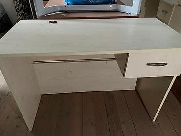 2ci el taxtlar: İşlənmiş, İşçi üçün, Dördbucaq masa — 4