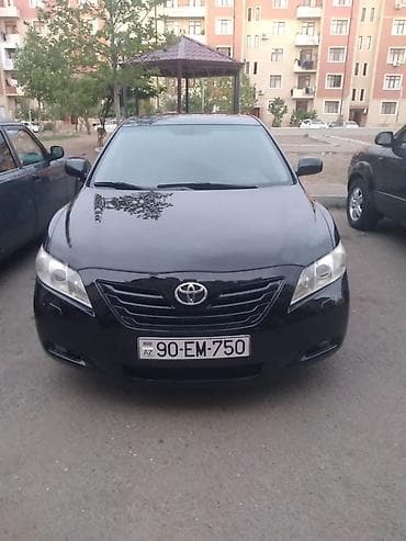 Toyota Camry – sedan Xüsusiyyətlər: - Kuzov: qara rəng, 4 qapı, sedan