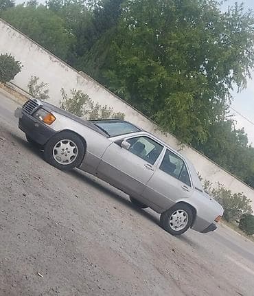 Salam.Mercedes-Benz 190 (W201) sedan,mexanika 1991 ci il.Mator karopka