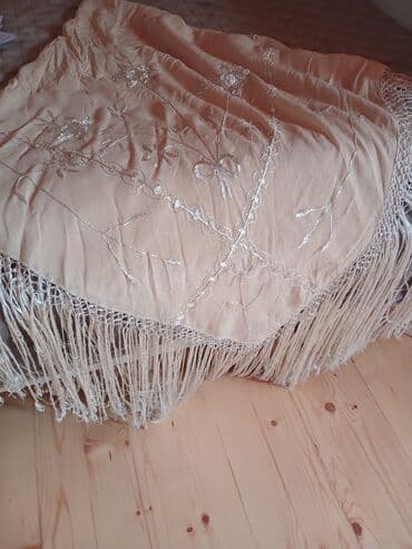 nə alsan 10 15 manat instagram: Şal bej rəngdə, üzərində gümüşü saplarla tikilmiş naxışları olan zərif — 3