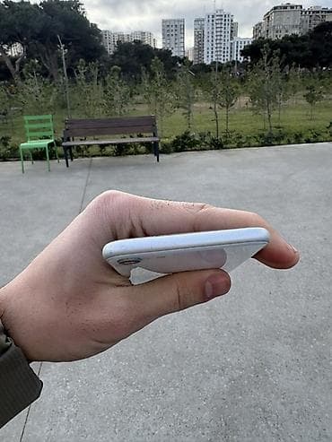 iphone xarab: IPhone SE 2020, 64 GB, Ağ, Qırıq — 6