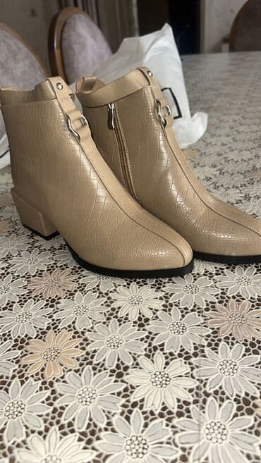 qadın çəkmə: Qısaboğaz, Ölçü: 38, Yeni — 2