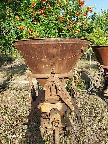 bağ traktoru: Kənd təsərrüfatı üçün traktor qoşqulu mineral gübrə səpən aparat - — 2