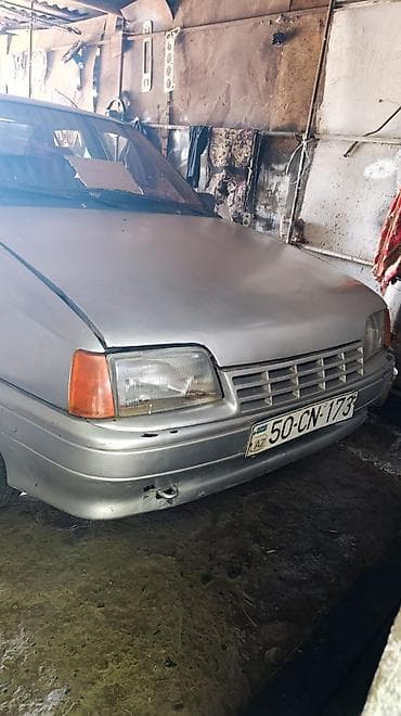 maşin 07: Opel Kadett E, sedan/hetçbek sinfi üçün klassik model. Texniki — 1