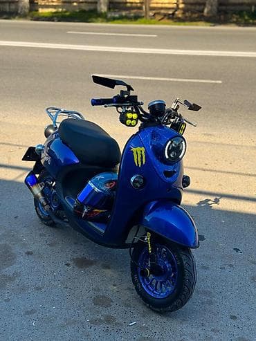 dav: Mavi rəngdə şəhər skuterı – sport üslubunda fərdiləşdirilmiş — 1