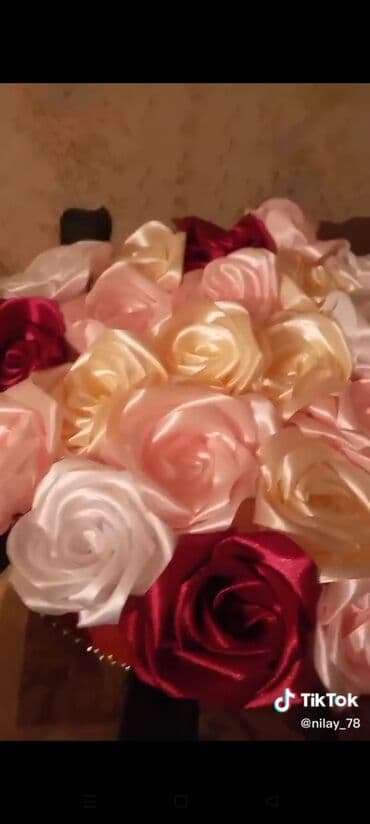 ev ucun aboylar: Atlas lentlərdən hazırlanmış buket, müxtəlif rənglərdə mövcuddur. Bu — 1