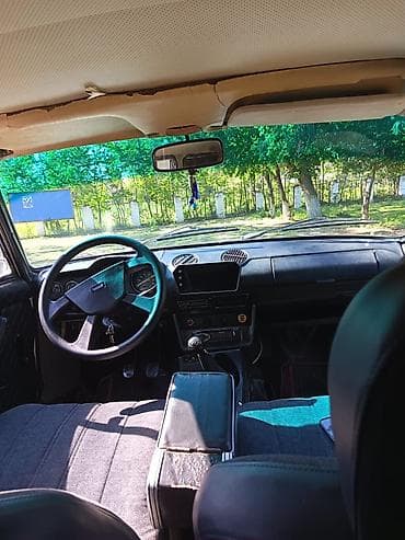 ikinci el traktorlar: VAZ 2106, ağ rəng, sedan gövdə tipli klassik model. Xarici: - Ağ — 2