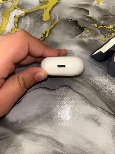 airpods tecili: AirPods 4 arginaldir!!! karobkasi yoxdur usdunde qara kabro hediye — 5