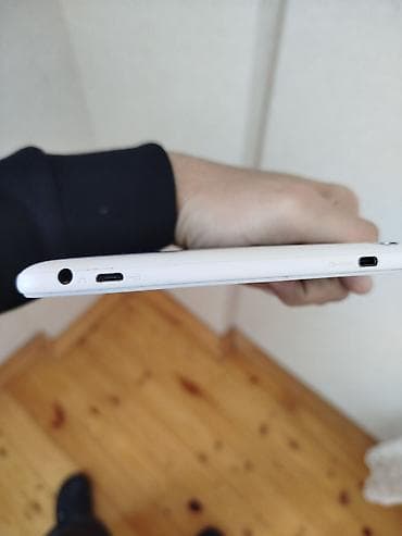 panel radiator: Reeder planşet - Rəng: ağ - Ekran: təxminən 7–8 düym toxunmatik — 2