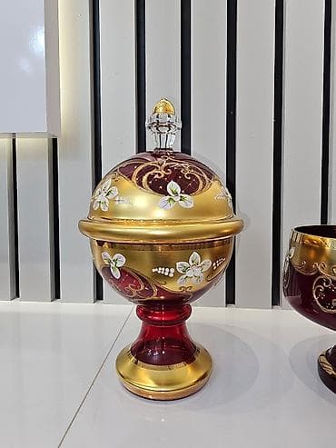 divan ustu parcalar: Üçü bit yerdə 150 manat.Tək tək 50 manata — 2