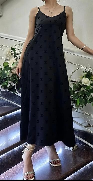 Maxi don
2 dəfə toya geyinilib. Yeni qalıb. Heç bir problemi yoxdur