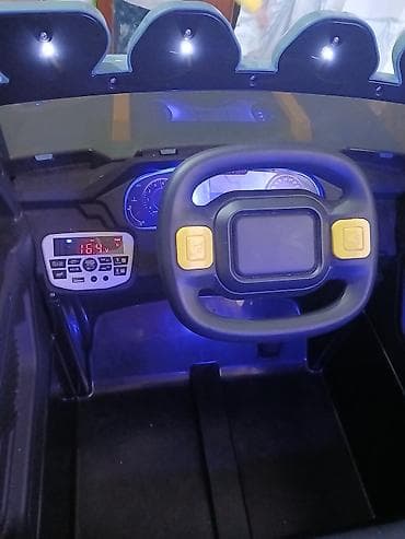 Uşaq geyimi və ayaqqabıları: Uşaqlar üçün elektrikli minik maşını - İki nəfərlik oturacaq: süni — 1