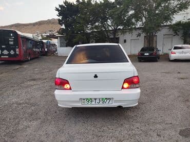 xacmazda ucuz avtomabiller: Avtomobil: Sedanın kompakt sinfi, ağ rəng Kuzov: 4 qapılı, ağ boya — 10