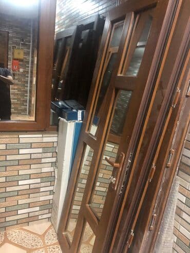 hamam qaplari: 2 yeni qapi istifade olubmuyub evi yeniden remont edende cixarilib 2si — 8