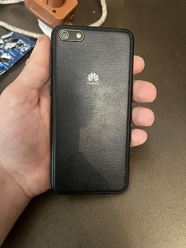 Huawei smartfon - Brend və model xətti: Huawei - Korpus: qara rəngli