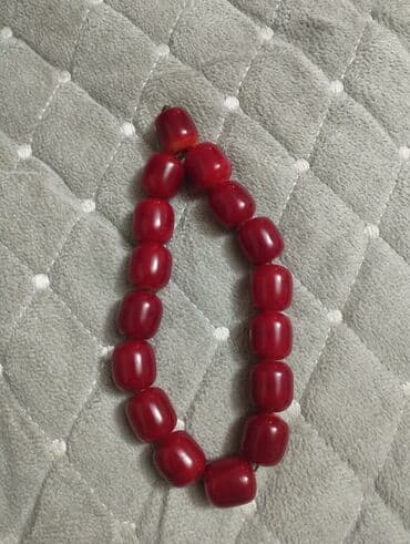 Zogalı kehraba - Material: hamar səthli qırmızı sintetik/akril tipli