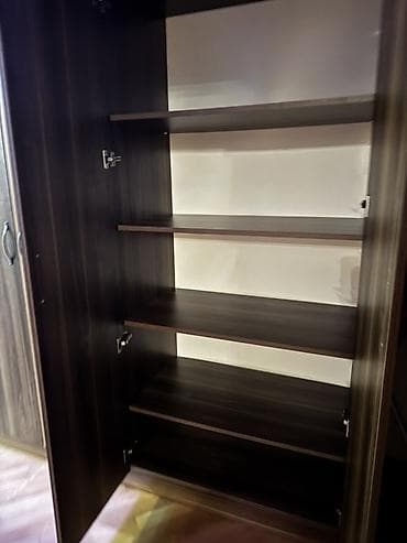 skaflar islenmis: 3 qapılı, Güzgülü, Qəhvəyi, Taxta, Açılan, Düz dolab — 3