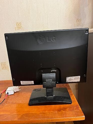 LG monitor - Brend: LG - Model: Flatron E1942C-BN (etiketdə — 1