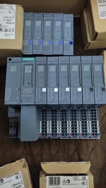 schneider: Sənaye avtomatlaşdırması üçün inverterlər (VFD) və PLC modulları dəsti — 8