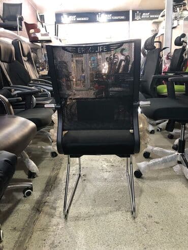 офисные кресла: Новый, С колесиками, Рукояти не регулируются, Кожа — 14