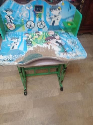 Ben 10 dizaynlı uşaq yazı masası. Masa rəngarəng Ben 10 personaj — 4