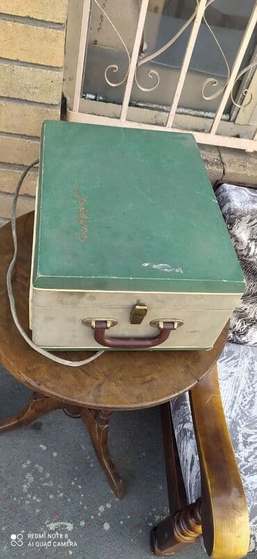 ручная швейна машина: Qədimi patifon 55 azn — 3