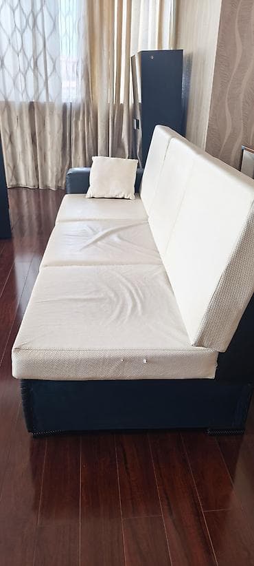 Диваны: Диван, Б/у, Нераскладной, Без подьемного механизма, Ткань, Нет доставки — 2