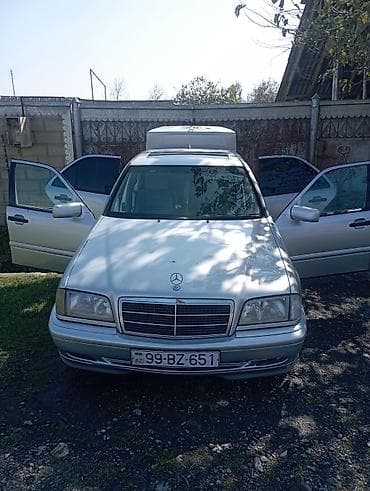 250 cc motor: Mercedes-Benz C-Class sedan (W280) – gümüşü rəng. Xüsusiyyətlər: - — 7