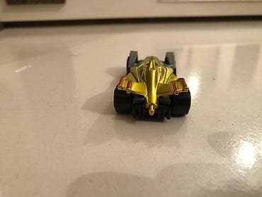 kinder joy stranger: Qızılı rəngli mini yarış maşını oyuncağı - Model: futuristik Formula — 4