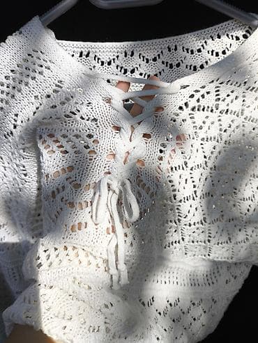 Ağ rəngli, əl işi krujeva toxunuşlu qadın kardiqanı. - Material