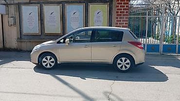 tra: Nissan Tiida hatchback - Kuzov: 5 qapılı hatchback, qızılı/bej rəng - — 8