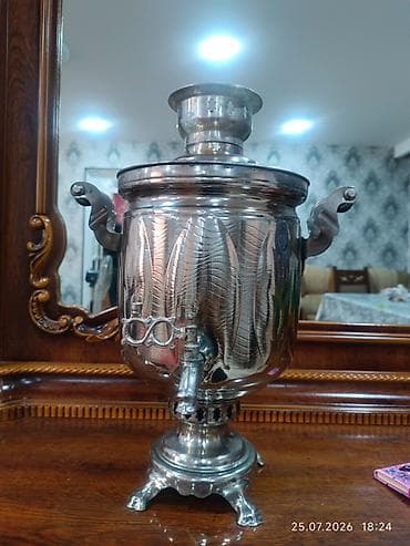 Klassik metal samovar - Material: parlaq cilalanmış metal korpus -