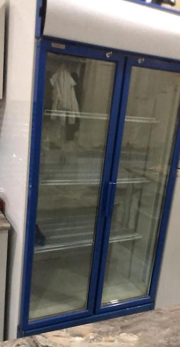 Vitrin soyuducu ela veziyyetde tam iwlekdir tecili satilir 1400 azn