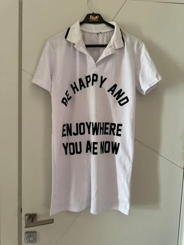 Dəstlər, kostyumlar: Ağ rəngli polo tipli qadın köynək/mini paltar. Qısaqolludur, yaxası — 1