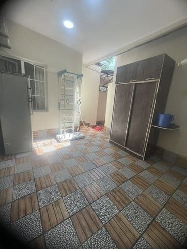 memar ecemi kiraye: 4 otag - Zal: Geniş və işıqlı otaq, kristal lüstrlü asma tavan — 24