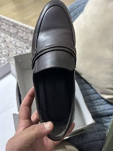 Kişi klassik loafer ayaqqabısı Geynilməyib,yenidir.Təmiz dəri.Ölçü