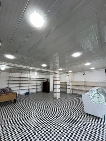 сайты по недвижимости: Kərpic fasadlı və böyük vitrin pəncərələri olan kommersiya obyektidir — 5