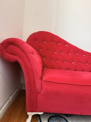 Lejankalar, şezlonqlar: Qırmızı şezlonq/çarşaflı divan - Klassik “chesterfield” üslubunda — 2