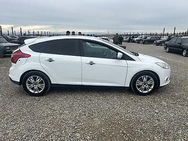 w202 qapi uzluyu: Ford Focus hatchback - Kuzov: 5 qapılı hatchback, ağ rəng - Nömrə — 3